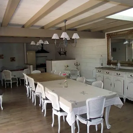 Les Belles Epoques - Proche Puy Du Fou Bed & Breakfast
